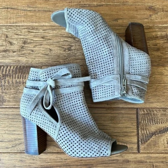 Sam Edelman Ellery Open Toe Bootie in Putty Perforated Suede Size 8 - Picture 1 of 14